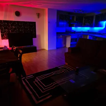 Apartment Modern 2 Bedroom Unbeatable Centre Location!