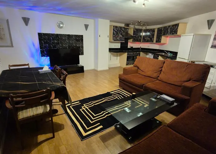 Modern 2 Bedroom Unbeatable Centre Location! Apartment