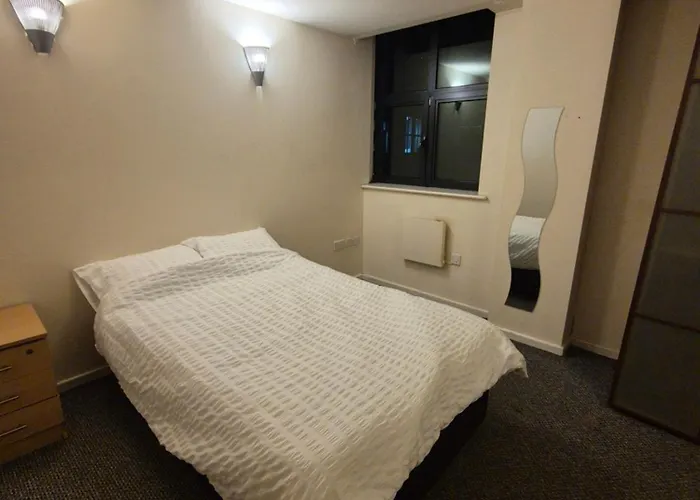 Modern 2 Bedroom Unbeatable Centre Location!