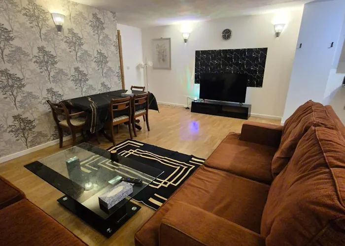 Modern 2 Bedroom Unbeatable Centre Location! アパート